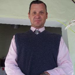 Especialista Gestión  Seg. Marítima y Protec. Portuaria. Licenciado en Seguridad Marítima, Profesor Universitatio. Jefe Prefectura Olivos.  Hincha de Banfield.