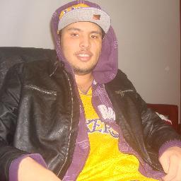 Venezuelan studying in Bogota, I like reading listening to music, Graphic Design study lover of photography, the illustration.