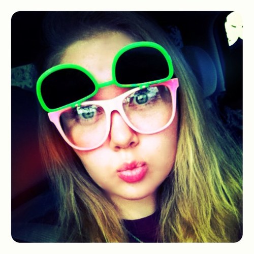 Hey im maddie , 17 , Brandeis bronco , libra ♎ ,