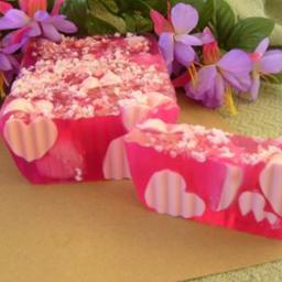 Handmade Soap, Wholesale Bath & Body.
Goat's milk, shea, fun & funky designs, olive oil, honey, sugar scrubs, sugar whip, milk bath & more!