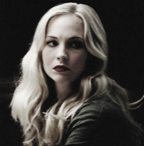 The Vampire Diaries, Rock, Vlogs, Musica, The Agonist, Eletronica, Doritos, Zombies, Coca Cola e Chocolate // Candice Accola ♥