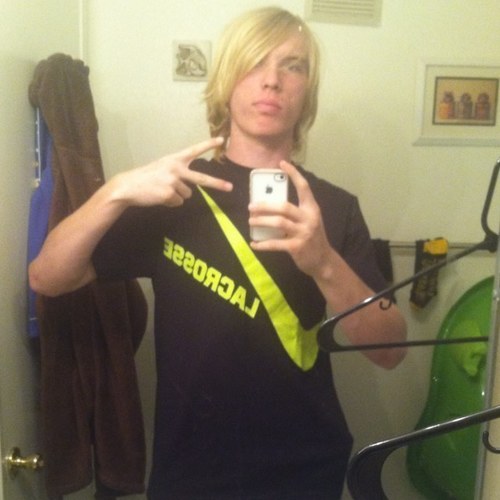 Lacrosse is my life and i love music mostly metal drummer and vocals for the dishonored 5