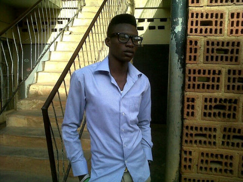 hi,guyz am victor and i luv makin frend or chating with girl.
pls people me cox am a very nice person nd i knw u luv nice people oh.