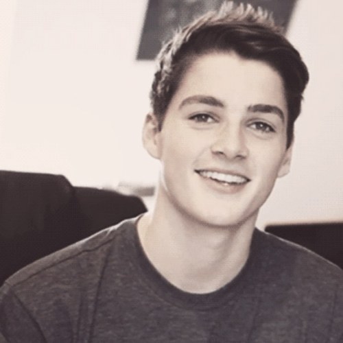 FakingTheFinn's profile picture. Your jealous of how hot me&my MuFinn are. If your cute tweet me;-) or if you have bananas. BANANA SLUT HERE.