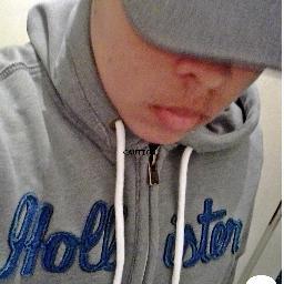 19 anos...Sao Paulino..Rockeiro ate morrer...Inteligente..Razaoes em acreditar num mundo melhor a todos...
Musica = Knockin on Heavens Door - Guns n Roses♫
