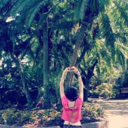 Cada uno de mis latidos están dedicados al amor y al arte.....
..I love summer days and rock & roll times.. 
       PEaCE & LoVE