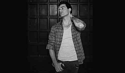 {RP, #OuaT} Looks 20 years old. Sold my soul in exchange for youth. Morals aren't my strong point. My soul is in a picture. Single, bi. {18+}