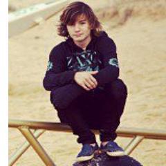 I am the lead guitarist for the band 1 step to Obsession @1_S_T_O and i live in Australia i like to surf skate and snowboard