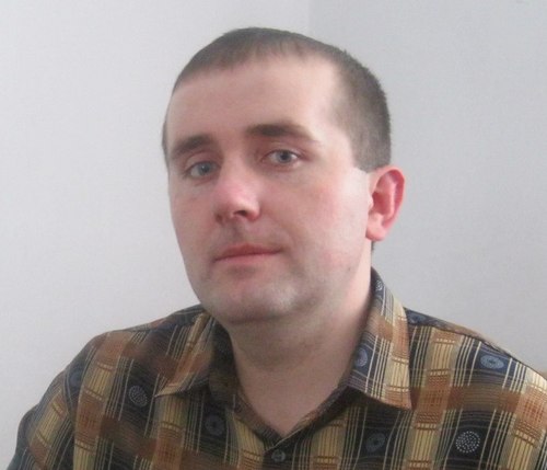Люблю здоровий спосіб життя, займаюсь бджільництвом, працюю медиком.