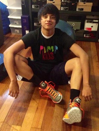 Daniel John Ford Estrada Padilla , so GWAAAAPO :)