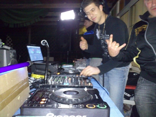dj para todo tipo de eventos,ekipo propio1djm800,2cdj1000,2 tecnics,4monitores de 1000w e iluminacion,para contratacion mandar whatsapp648778222sin compromiso