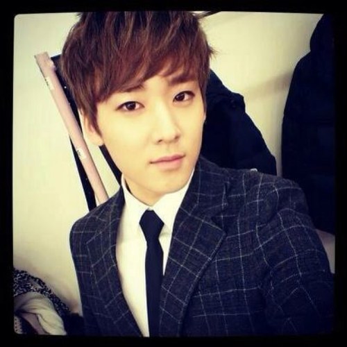 ถึงหน้าผมจะหล่อสู้ไม่ได้..แต่ใจผมอ่ะ..หล่อมาก-..-! ทักได้ ไม่กัดครับ อย่างมากก็แค่กด(?) ฮ่าๆล้อเล่นๆ ลองฟอลผมดูน้า~ ผมน่ารักนะเออ~ -/-