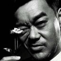 香港の俳優、劉青雲の画像をツイートするbotです。劉青雲本人とは関係がありません。 中の人は @drifting_clouds です。