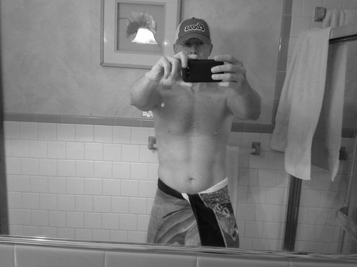 I like hockey,golf,running,working out and Notre Dame. I hate squirrels and taxes