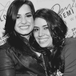 Amo, vivo e respiro @yasminlorca e @ddlovato.