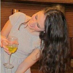 Estudiante de Enfermería en la UdL. Soy mucho menos de lo que sueñas, pero a mi lado tendrás verbenas, ningún palacio, alguna estrella...