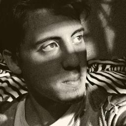 Estudiante de Comunicación Audiovisual en la UPV, Percusionista, teclista/pianista, dibujante, compositor, arreglista, y un largo etc