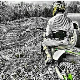 Race MX err day straight flexin on the track.