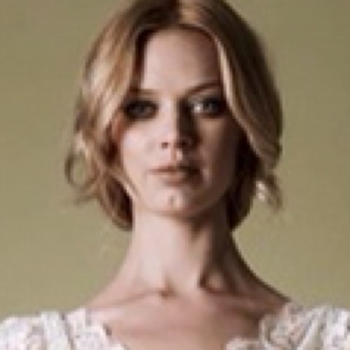 MlleGabrielle18's profile picture. A girl of 19 with revolutionary ideals. First woman studying theoretical physics at the University and lyric soprano the opera. Trying to forget her dark past.