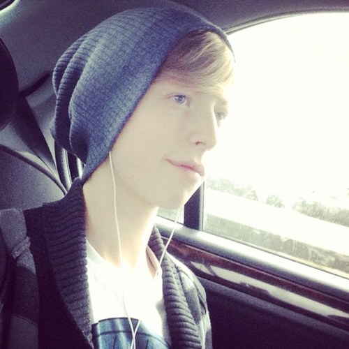 15yrs old 
instagram & snapchat: kaneybates