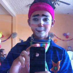 es al payaso en esta vida quien Dios destino a sufrir, pues tiene que hacerte reir aunque tenga mi alma herida.