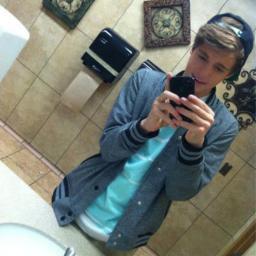 Hi people , i'm kevin gonzalez, a 16 year old guy, My English is not so good but i try to do my best.
 Follow me, Follow back;) .