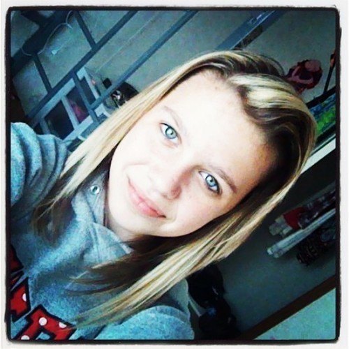 im a belieber and mahomie (: follow me ill follow back :)