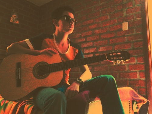 felipedlrios's profile picture. La música es el arte más directo, entra por el oído y va al corazón.