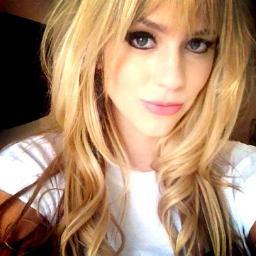 O Sol pode parar de brilhar, as estrelas podem sumir, mais meu amor por você sempre vai existir 3 @sophiaabrahao 
Since: 13/03/13