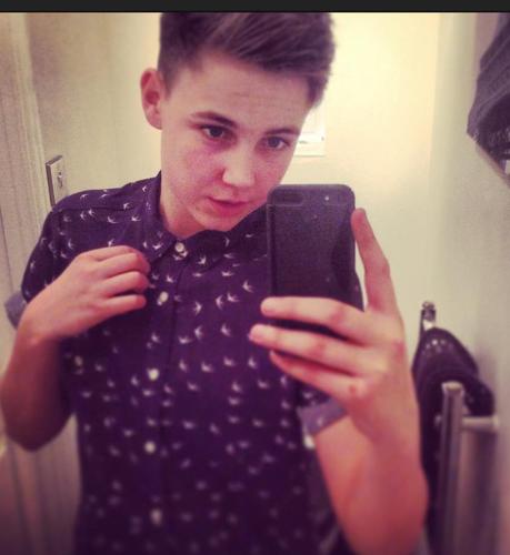 elliotmitchell;
music, socializing,arsenal