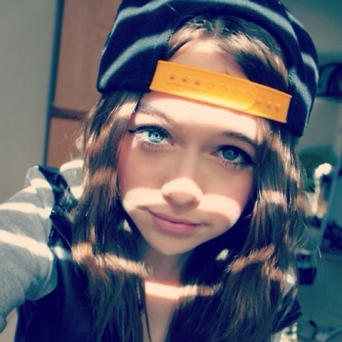 Funny hyper out going loving can be a bitch when i have to just turned 18 my dream is to become a singer and a dancer for famous people