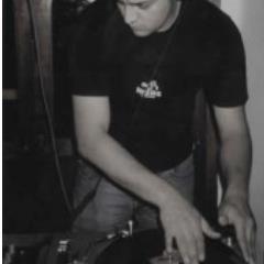 Soy DJ, amo la música, los reproductores de música, las apps y mis mezclas! La música es mucho más que 6 letras ... Así de fácil