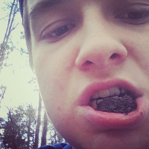 we are a couple of frieds that pack lips and spit black...... keep packing lips and spittin black ~$3mp3rF!