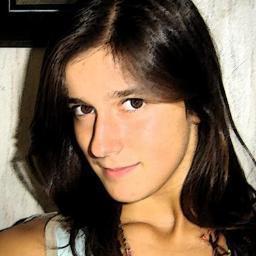 Psicóloga buscando el por qué de las cosas, pero siempre divirtiéndome al máximo.