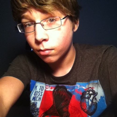 Just a normal gamer BO2, ghosts, gta V, etc., I follow back. FaZe LucKieR