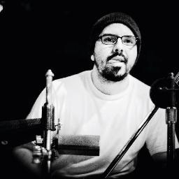 Yo soy El Pecas, percusionista y el mismo que da vueltas desde hace años