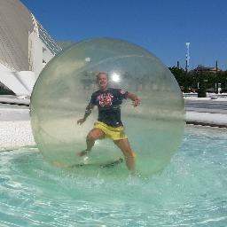 WaterFun se compone de WATERBALLS Y KAYAKS TRANSPARENTES
