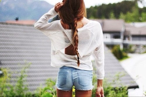 That girl who is an athlete, a brunette and a dreamer. I'm preppy. #noshame Twitter Twin: @LifeIsGoodTN