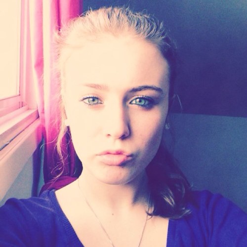 laurylvl's profile picture. 