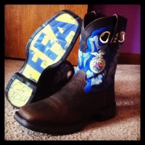 FFA is my life, I made this account to tell it-- *Avi is my boots* •header is me• the.ffa.love@gmail.com #foreverblue