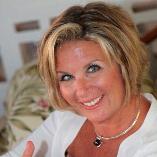 Wife, Mother to a Black Lab and Springer Spaniel, Presidential Director (WOOHOO) with Close To My Scrapbooking!  Jazzercise for fun!  Yolo Enthusiast!