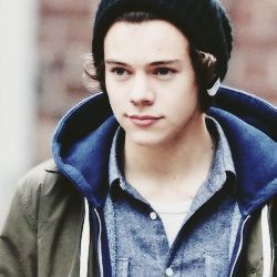 h0wsharry's profile picture. I would swim all the oceans just to see you smile.. ❤