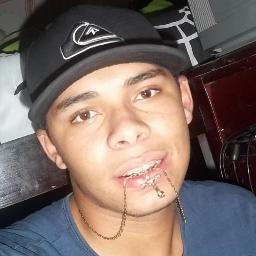 Sou Uns Do Dono Do #CHAMACKS' Tenho 18 Anos Sou Feio E Fofo,♥ Quer mais ? ta ruim ? HAHA Pau no seu cú nn nasci pra agrada ngm tlgd ? ;Pp http://t.co/vUOmKxcpJI