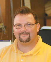 Erich Murphy — managing editor at Daily Leader, Pontiac, Ill., proudly attended Monmouth High School, WIU and South Carolina. Ribs, wings and beer. Mmmm, good.