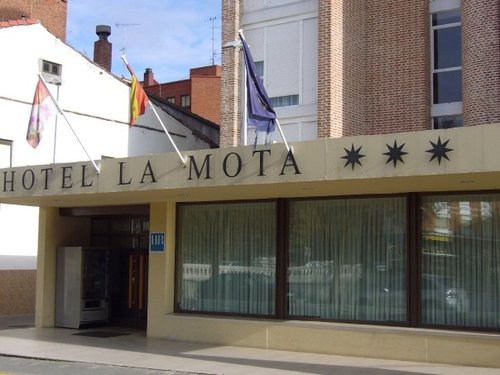 Hotellamota's profile picture. La mejor relación calidad-precio con el Hotel La Mota y Restaurante Madrid. A tan sólo 1 minuto del centro.
Reserva al 983 813 993. OS ESPERAMOS!!!!