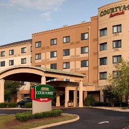 Our #Courtyard #Bristol #hotel features modern, comfortable rooms and suites, 24 hour #Starbucks service, #breakfast #dinner service, meeting space, and more!
