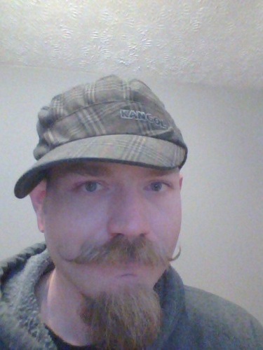 I am a yacht mechanic and a beekeeper. I love to paint like van gogh. Coffee is my drink of choice.