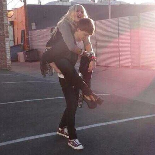 Im rydel lynch i play keyboards in my family band R5! |laughter | family |friends | having fun | single c: