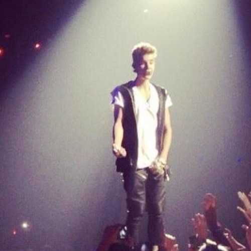 Jbiebs1gurll's profile picture. Life isnt about waiting for the storm to pass. Its about learning to dance in the rain 3