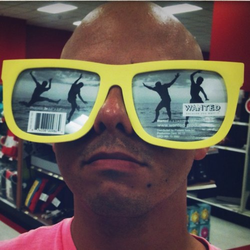 itsching's profile picture. I love my wife, design is all around us, and I'm so content with my work as my wife and I experience Southern California.